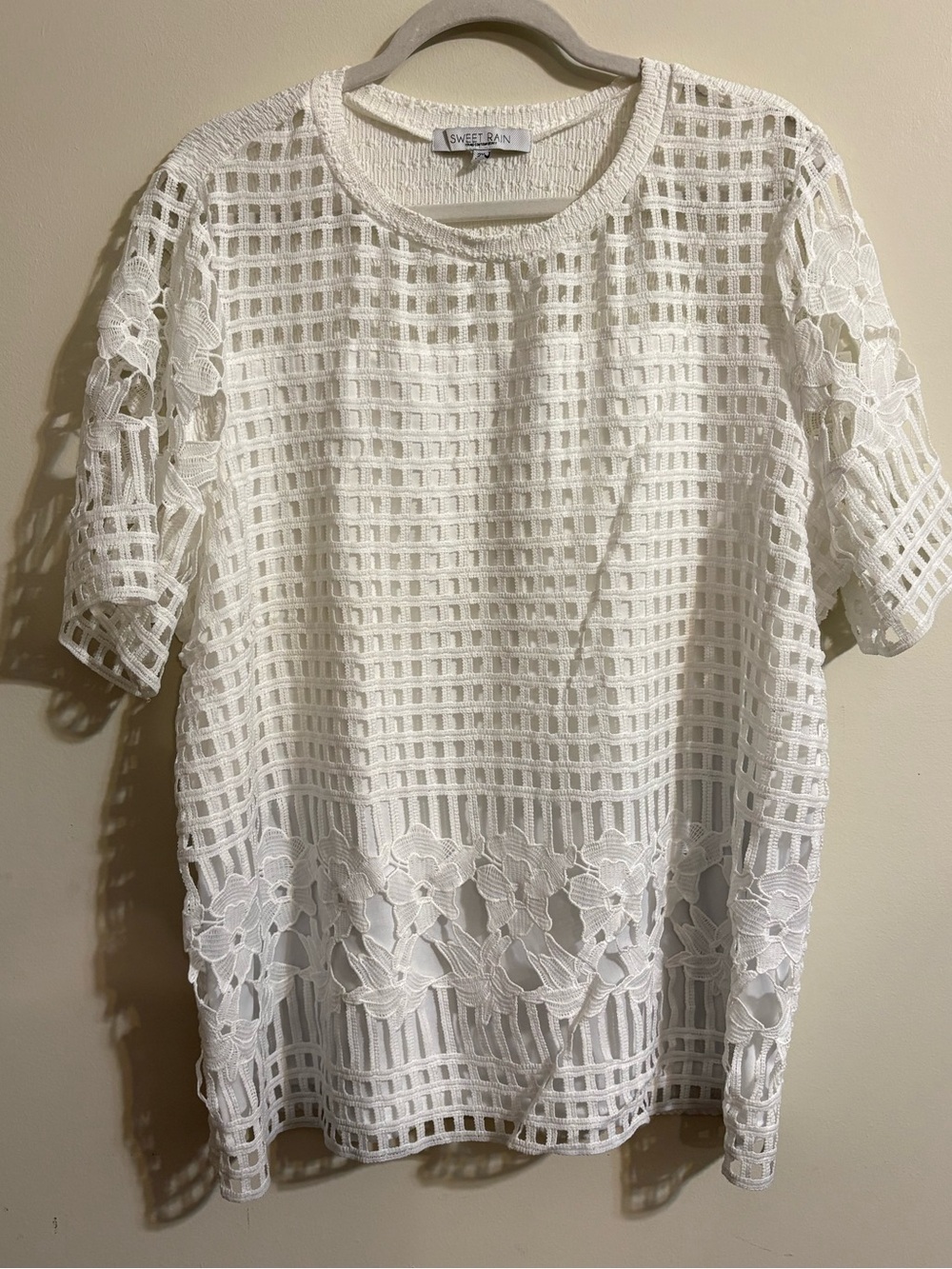 Sweet Rain blouse women’s 2X white lace‎ trim along the hem lace short sleeves